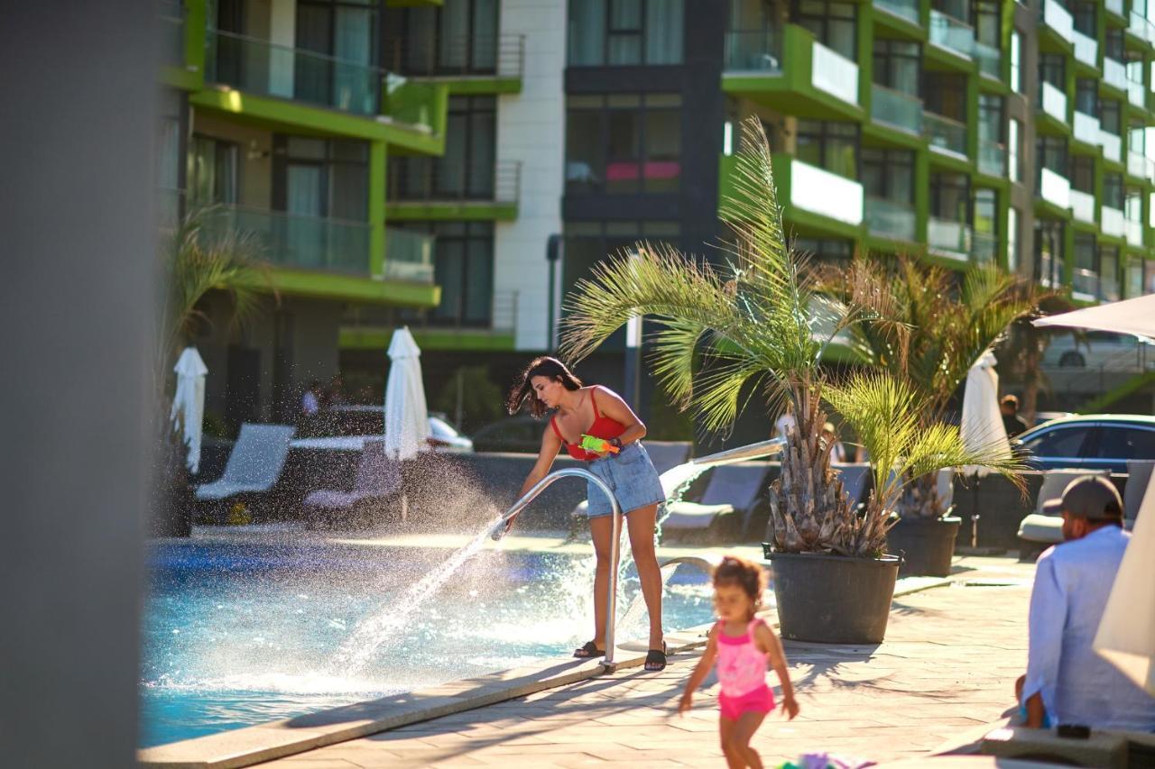 Sunfest Aparthotel Pool & Spa Mamaia Nord Navodari Exterior photo